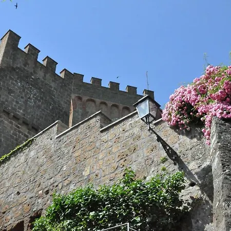 Sleeps 4 * Proceno