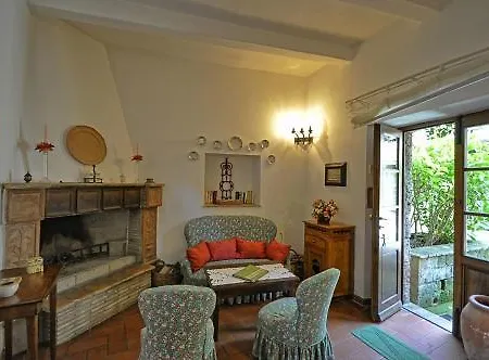 Sleeps 4 * Proceno