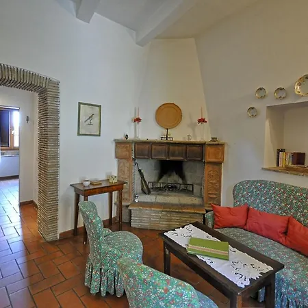 Sleeps 4 Proceno
