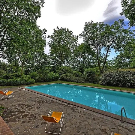 Sleeps 4 * Proceno